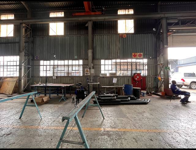 1,100M² WAREHOUSE TO LET IN SEBENZA